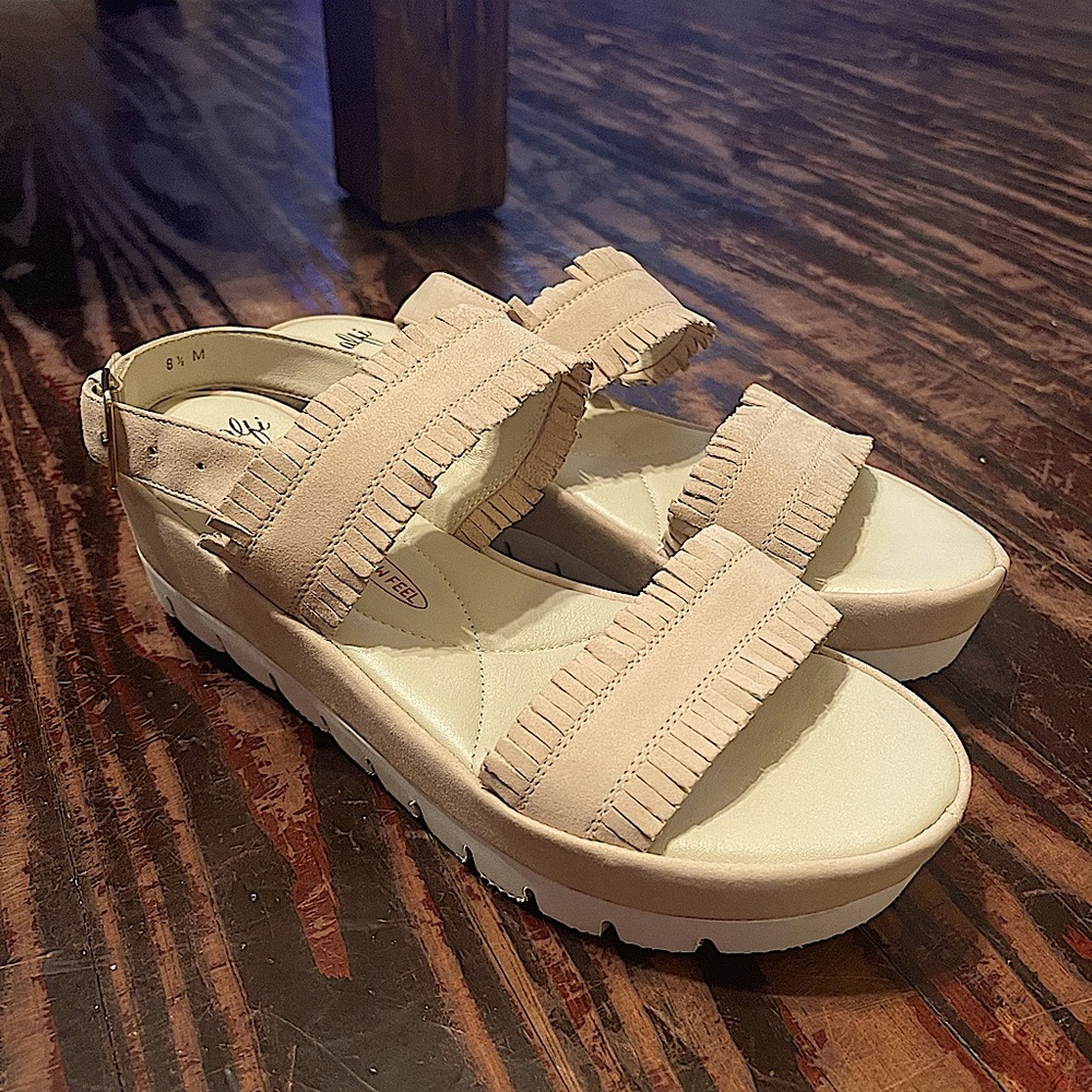 Amalfi by Rangoni Frienze Pillow Feel Tan Sandals